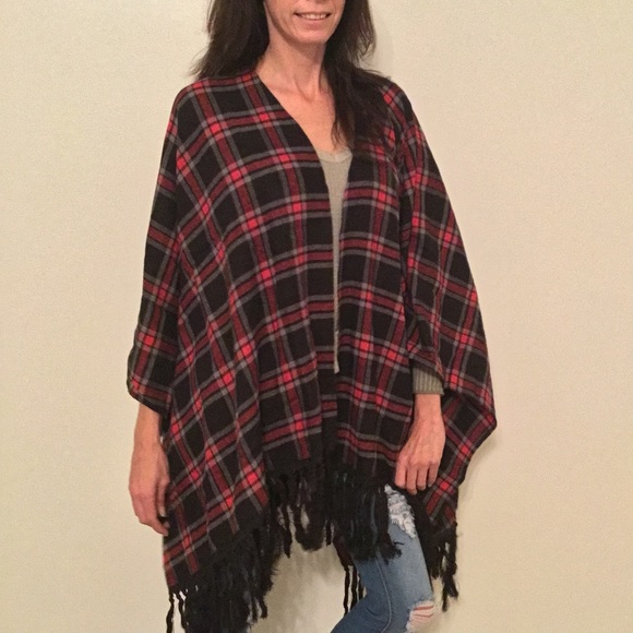 Small Oversized Red Plaid Poncho - Picture 2 of 3